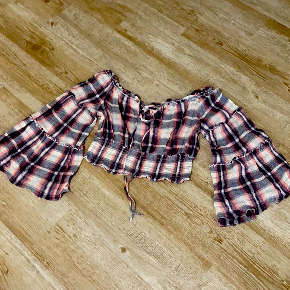 CHELSEA & VIOLET cropped top